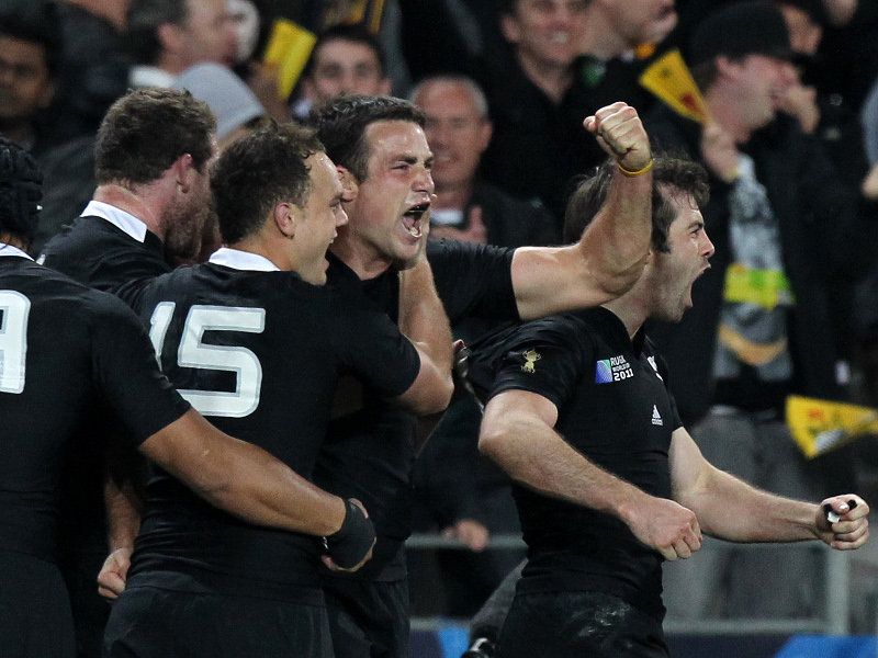 КОНАЧНО: Рагбисти Новог Зеланда прослављају одлазак у финале Мондијала.