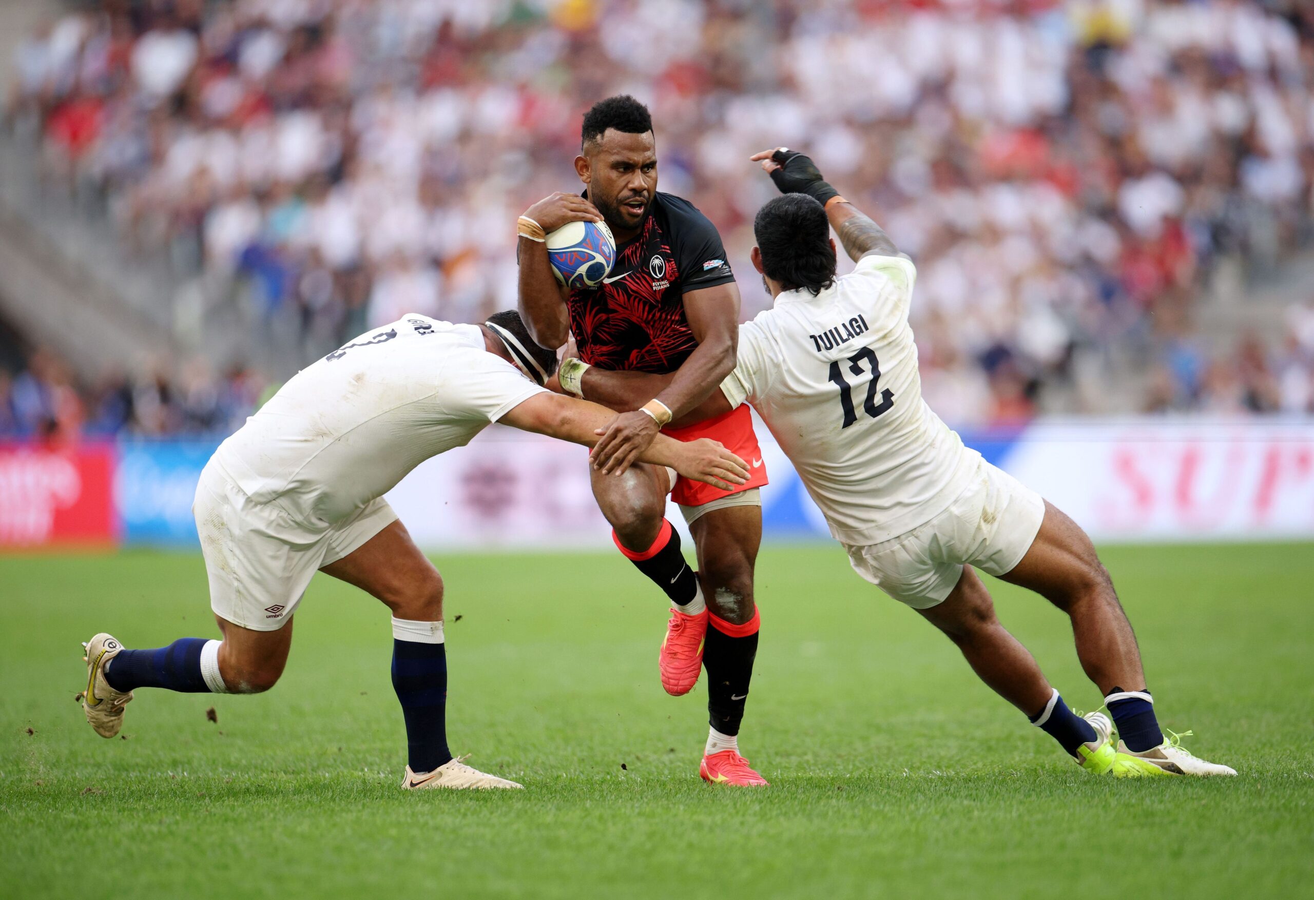 СТРЕЛАЦ ТРЕЋЕГ ЕСЕЈА ЗА ФИЏИ: Вилимони ботиту у продору против Енглеске. ФОТО: World Rugby/Getty Images